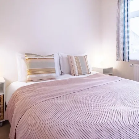 Apartment Flat With Balcony Near Bull Statue In Kadikoy
