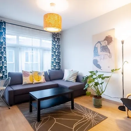 Flat With Balcony Near Bull Statue In Kadikoy Apartment