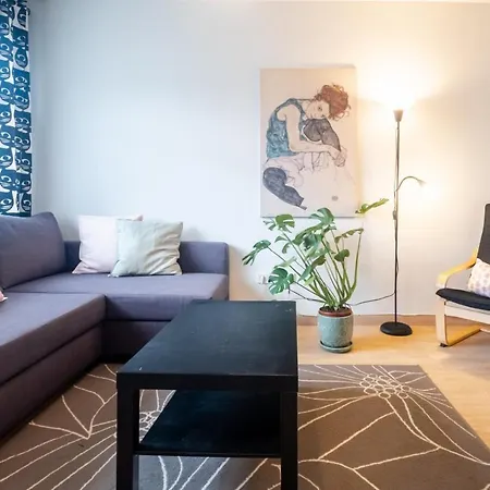Flat With Balcony Near Bull Statue In Kadikoy Istanbul