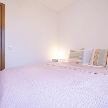 Flat With Balcony Near Bull Statue In Kadikoy Istanbul